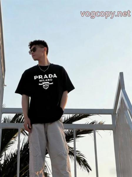 華やかに演出する 2026トレンド 希少お得!偽 ブランドプラダ半袖Tシャツ 4