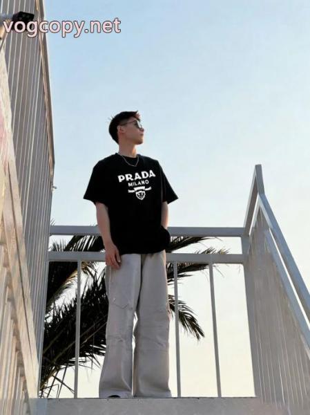 華やかに演出する 2026トレンド 希少お得!偽 ブランドプラダ半袖Tシャツ 3
