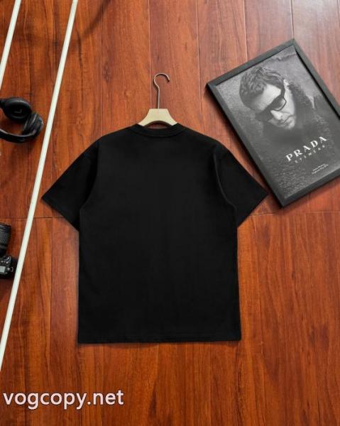 期間限定SALE 肌触りの良い着心地抜群新作 人気アイテムが勢ぞろい半袖Tシャツ 2026スーパーコピーPRADA 3