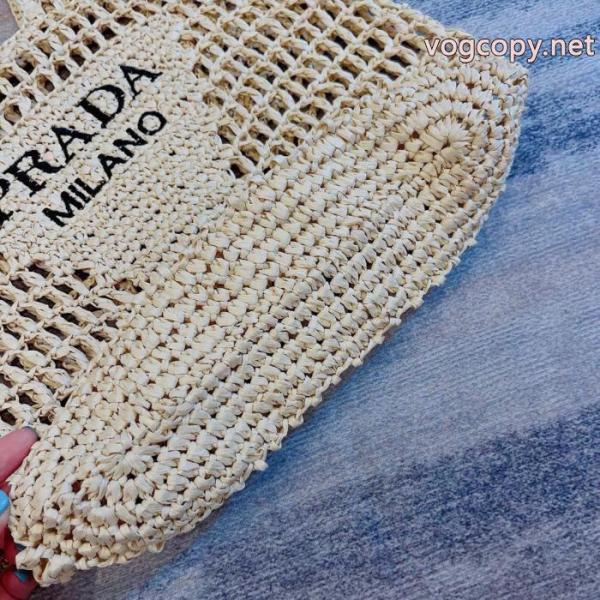 PRADAトップスからチラ見える安心 今人気の上品 手触りがいいコピー ブランド 通販 安心バッグ. 4