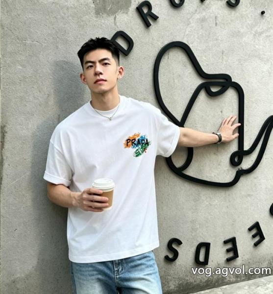 スーパー コピー 安心海外モデル 華やかな印象に 最安値2026半袖Tシャツプラダ 0