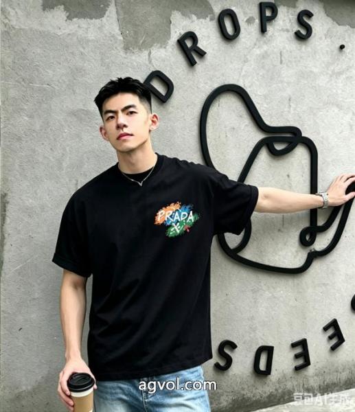 スーパー コピー 安心海外モデル 華やかな印象に 最安値2026半袖Tシャツプラダ 2