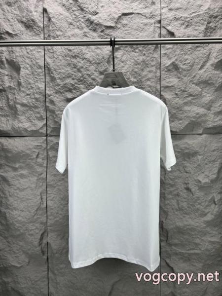 半袖Tシャツブランドコピー2026限定 超レア 注目度が高いアイテム 大注目! PRADA 4