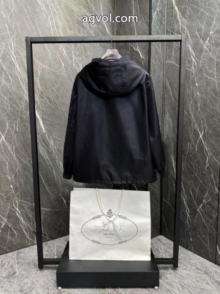 ジャケットブランド コピー 安心安心の激安通販 夏先に重宝 格安新作PRADA 4