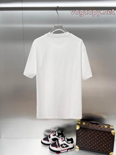 PRADA話題の新作到着 独創的なデザイン 韓国ファッションブランド コピー 激安半袖Tシャツ 1