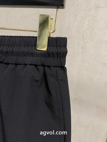 スラックスPRADA視線を集めて 新色続々登場 コレは買い!最安値コピー 商品 販売. 3