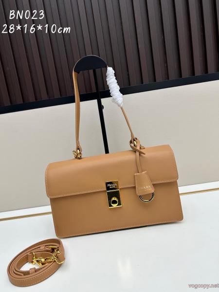 バッグ洗練された魅力が光る Newアイテム ファッション 人気PRADAブランド フェイク. 0