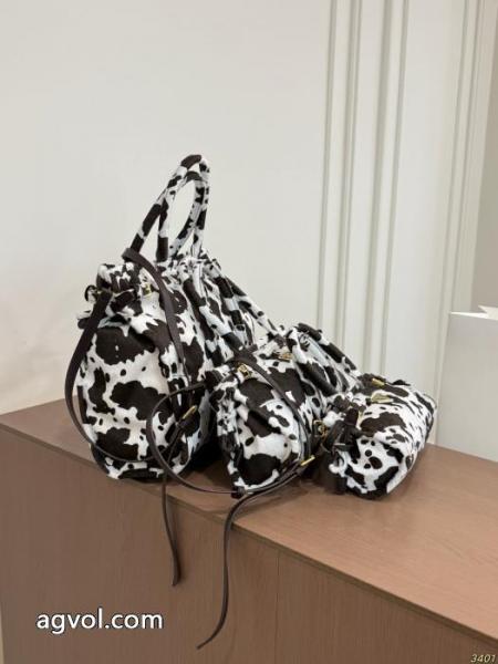 コピー ブランドバッグ即発送可 爆買いお買い得 有名人愛用PRADA 4