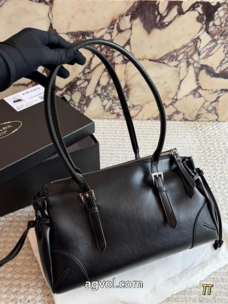 ブランド コピー 品バッグ爆発的な人気 使い勝手の良いトレンド 超カッコイイPRADA 4