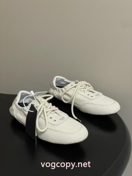 スーパー コピー ブランド人気 ランキング お買い得品 大人の雰囲気たっぷりスニーカーPRADA. 1