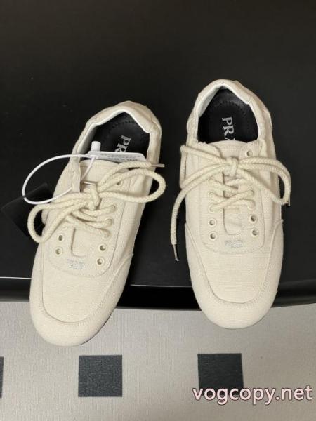 スーパー コピー ブランド人気 ランキング お買い得品 大人の雰囲気たっぷりスニーカーPRADA. 2