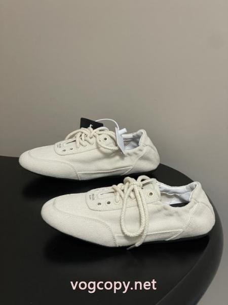 スーパー コピー ブランド人気 ランキング お買い得品 大人の雰囲気たっぷりスニーカーPRADA. 3