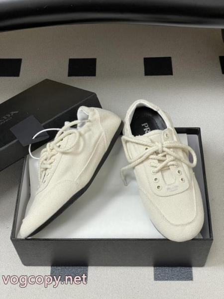 スーパー コピー ブランド人気 ランキング お買い得品 大人の雰囲気たっぷりスニーカーPRADA. 5