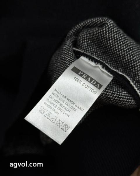 セーターブランド フェイク新色入荷 無機質さが魅力 格上げ!PRADA 2