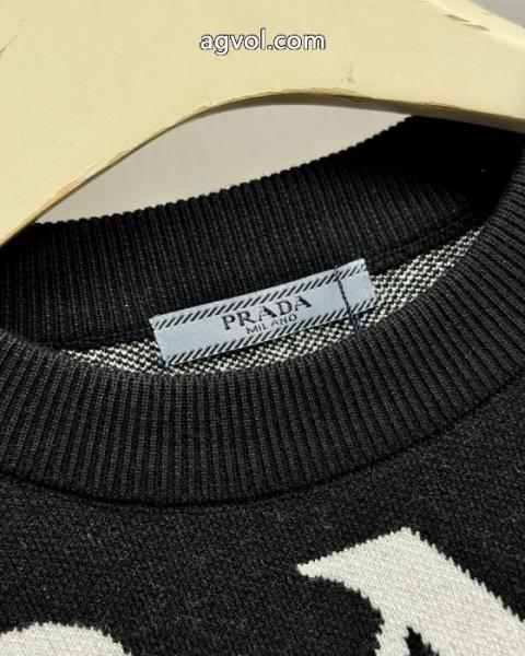 セーターブランド フェイク新色入荷 無機質さが魅力 格上げ!PRADA 3