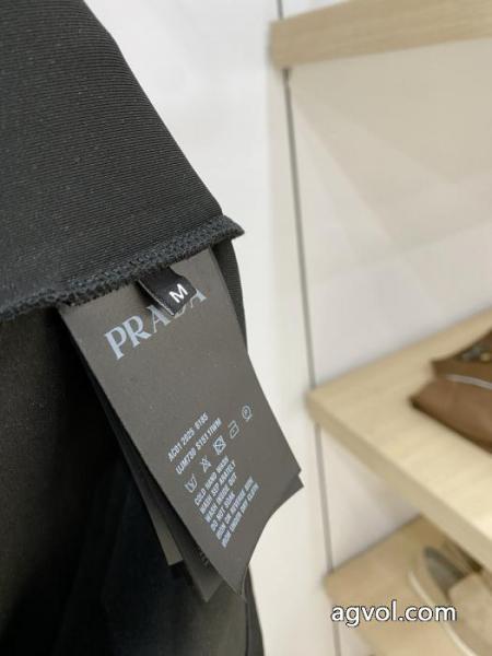 ムダな装飾を排したデザイン 人気爆だんな売れ筋! 今からの季節にピッタリ! PRADA 2026ブランドコピーシャツ.. 5