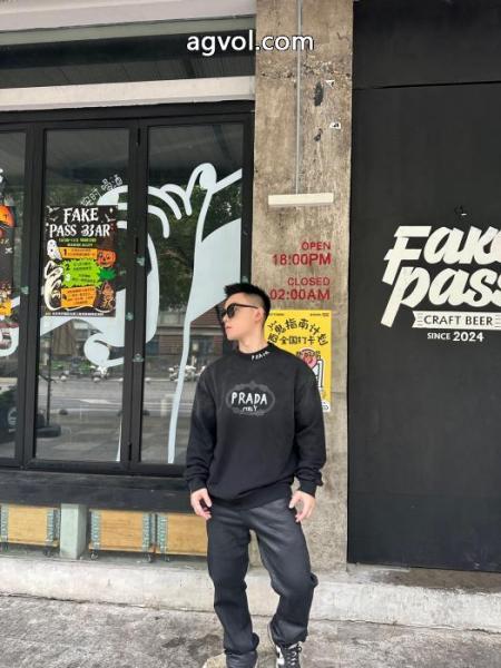 美しいデザイン 即納品 2026人気新作が登場パーカー偽物 ブランド 激安PRADA 2