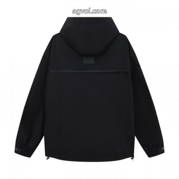 プラダPRADA 2025新作メタリック三角ロゴのペアルックキャップコート 3