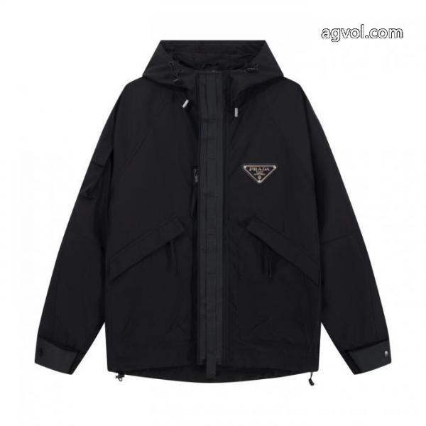 プラダPRADA 2025新作メタリック三角ロゴのペアルックキャップコート 2