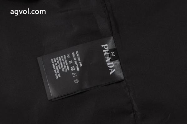 プラダPRADA 2025新作メタリック三角ロゴのペアルックキャップコート 4