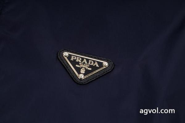 ジャケットPRADAコピー 品 販売海外大人気 清潔感のある肌見せ 雑誌掲載アイテム 3